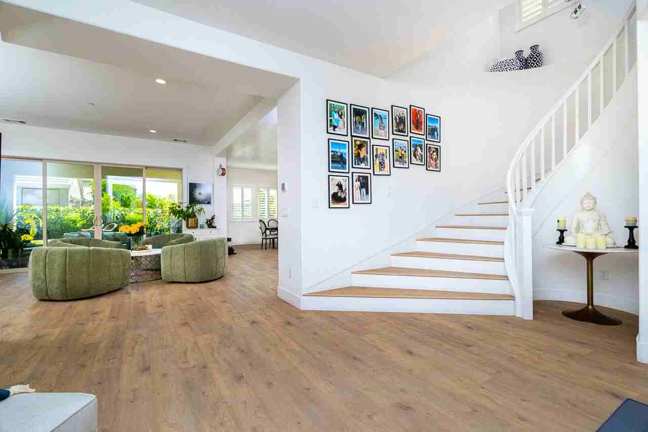 717 Wyeth Ct - Photo 3 of 35