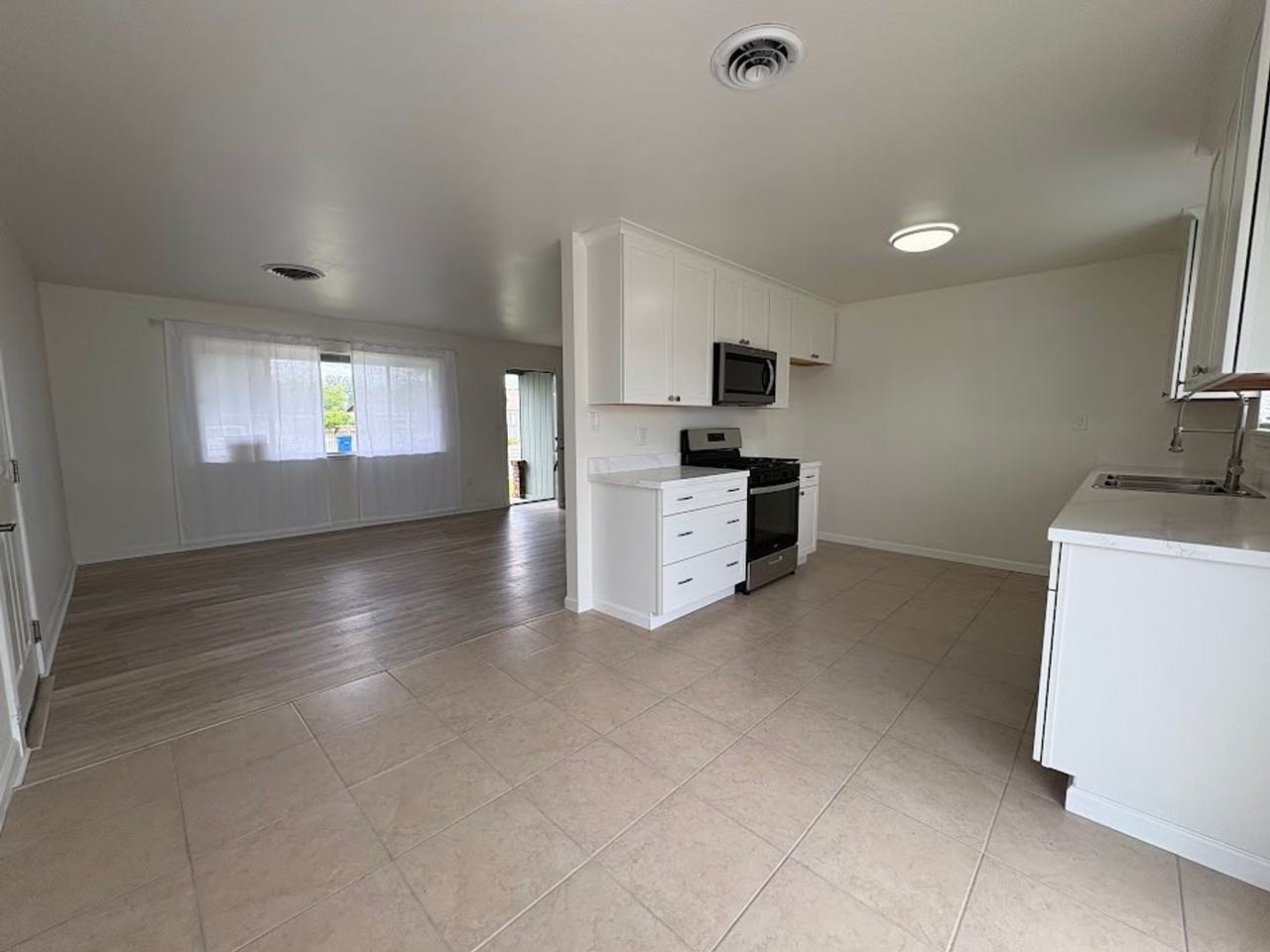 402 F St - Photo 5 of 24