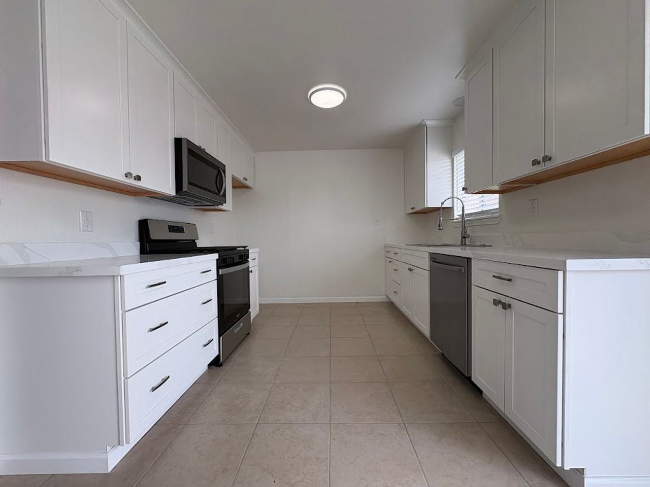 402 F St - Photo 6 of 24