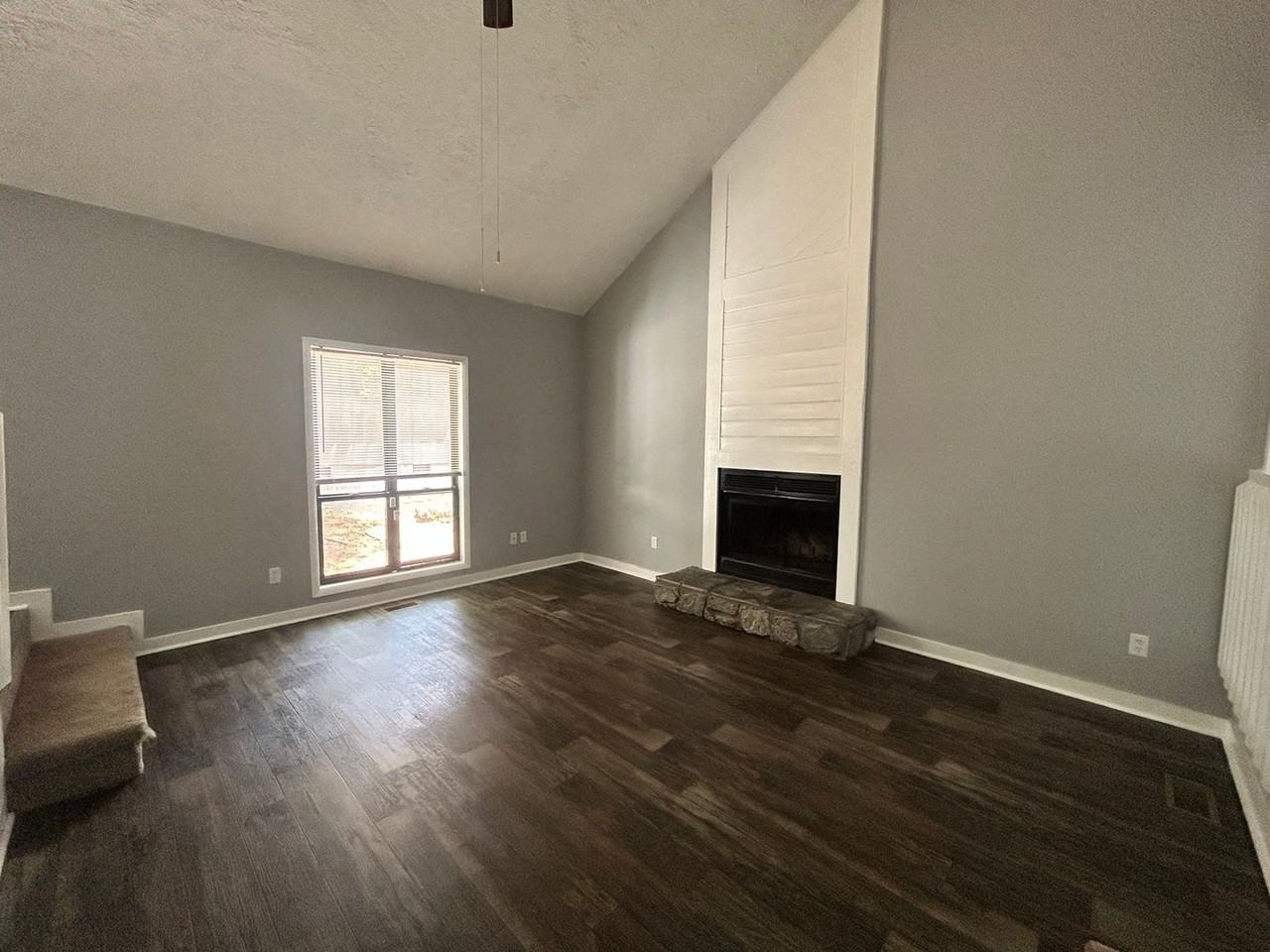 6466 Kelmscot Ct - Photo 4 of 29