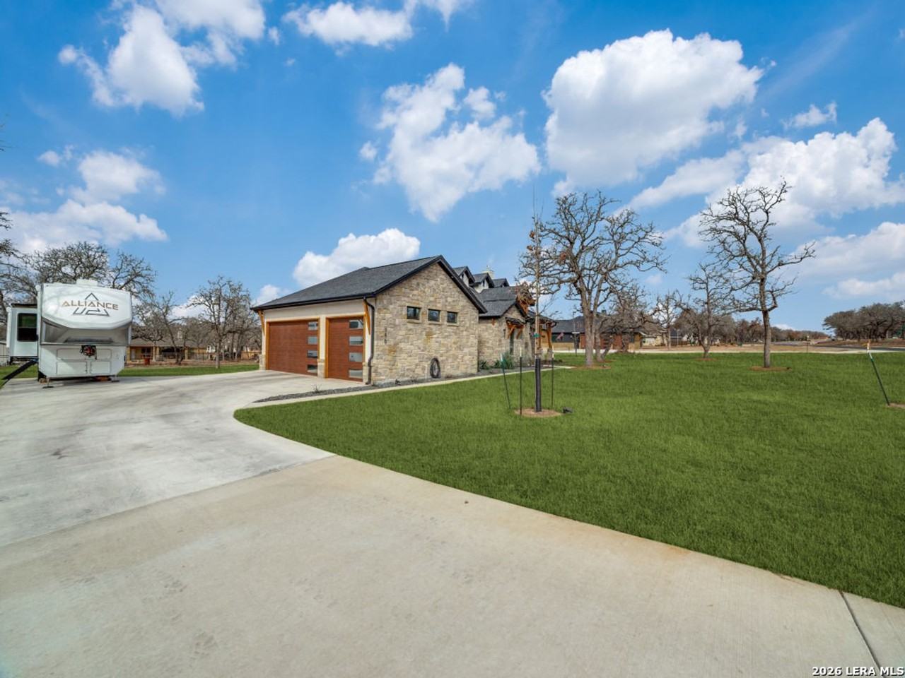 196 Bobby Lynn Dr - Photo 3 of 40