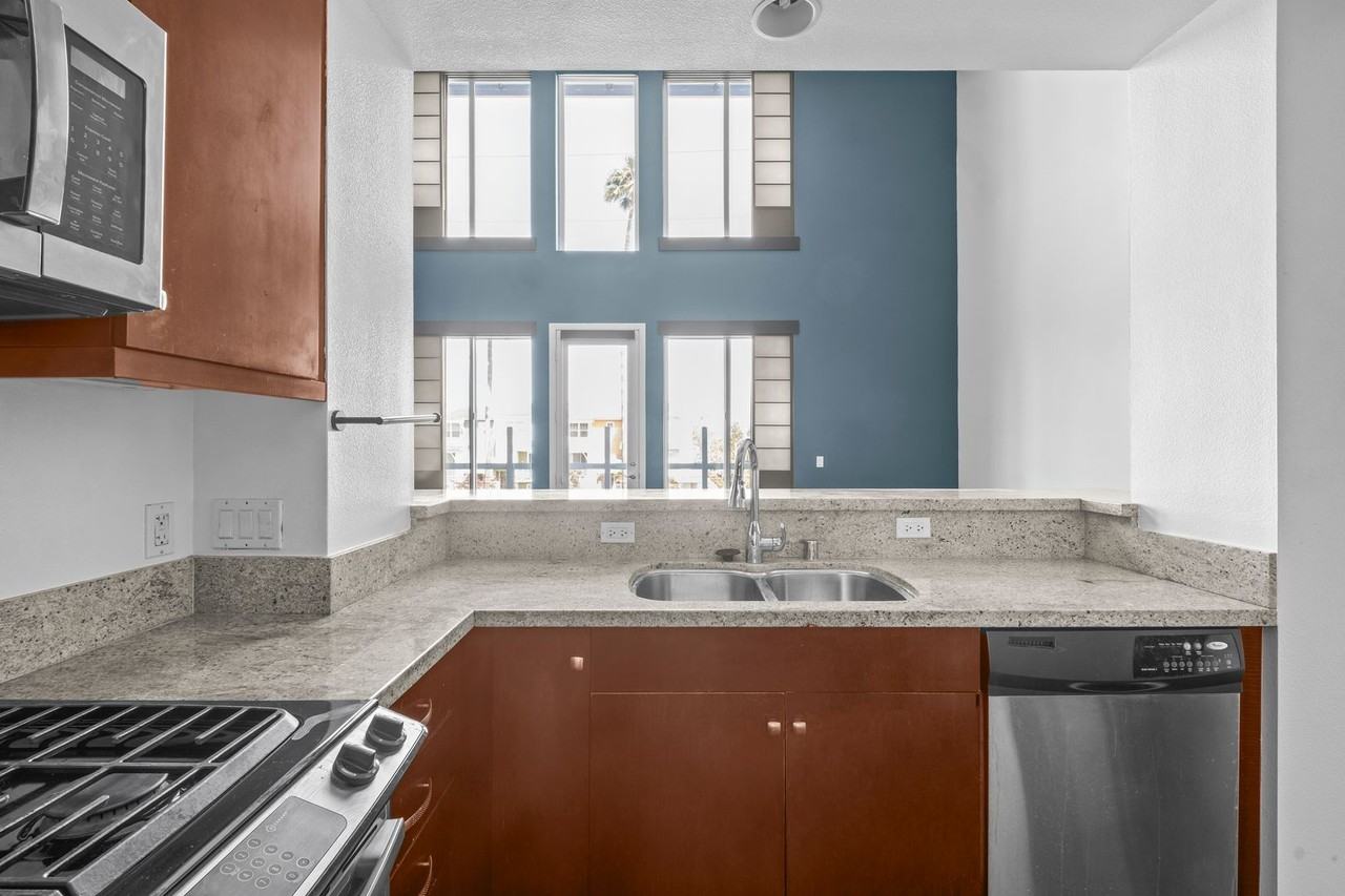 1901 S Victoria Ave #201 - Photo 5 of 26