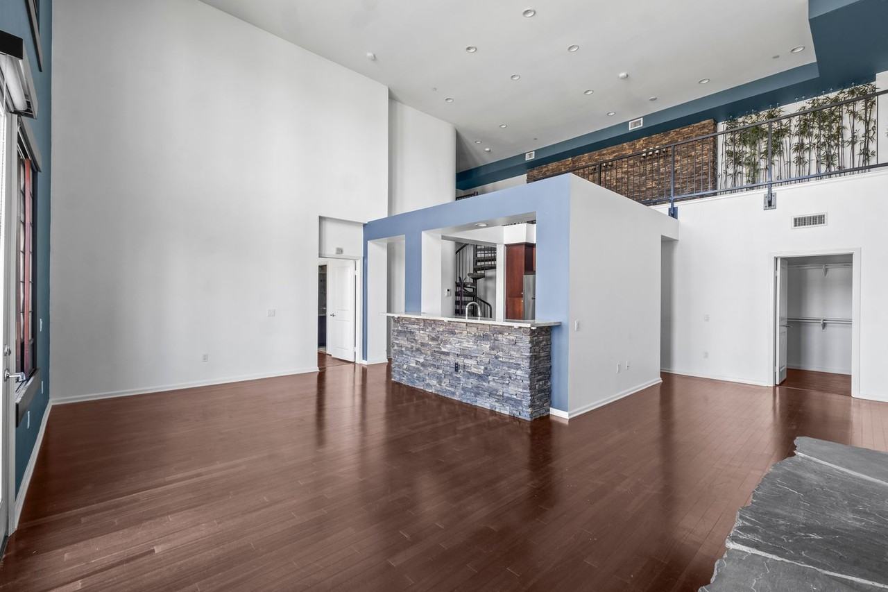 1901 S Victoria Ave #201 - Photo 7 of 26