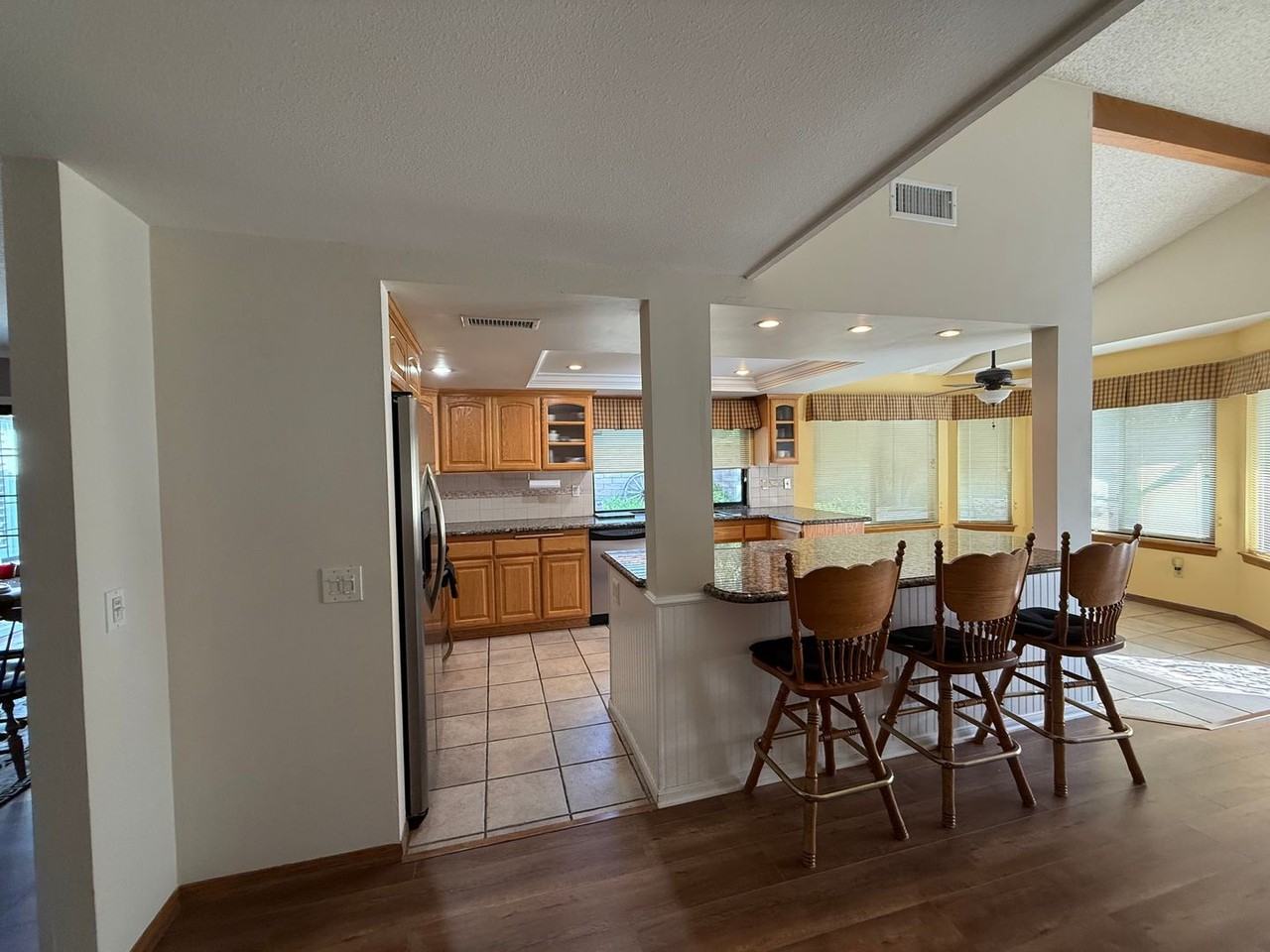 2966 Chippewa Ave - Photo 5 of 18