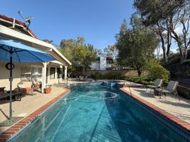 featured image of 2966 Chippewa Ave