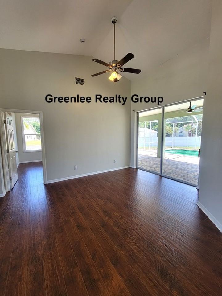 7916 Roundelay Dr - Photo 7 of 38