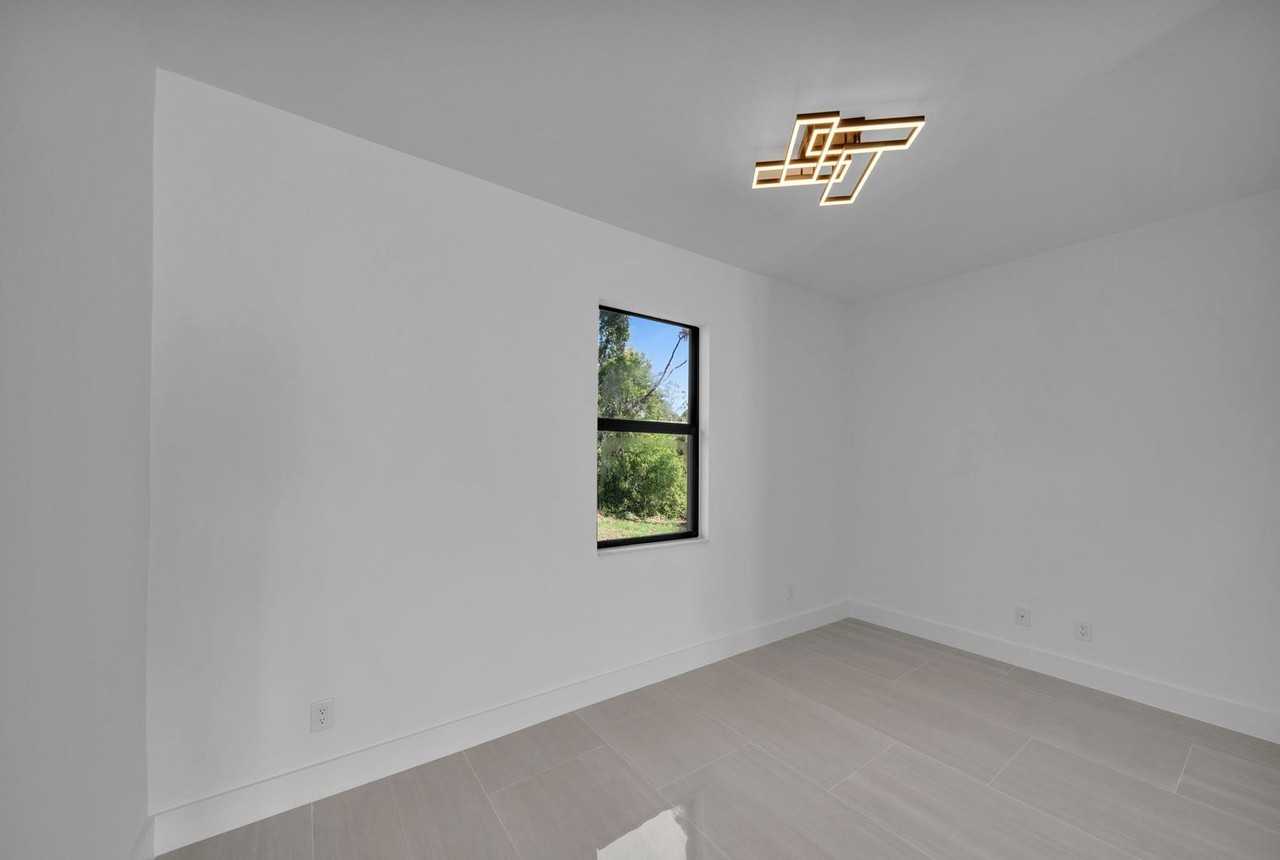 73 Flamingo Blvd - Photo 7 of 28