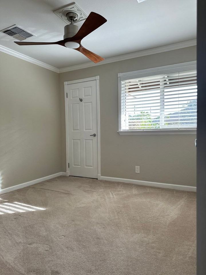 140 Uwapo Rd #203 - Photo 5 of 11