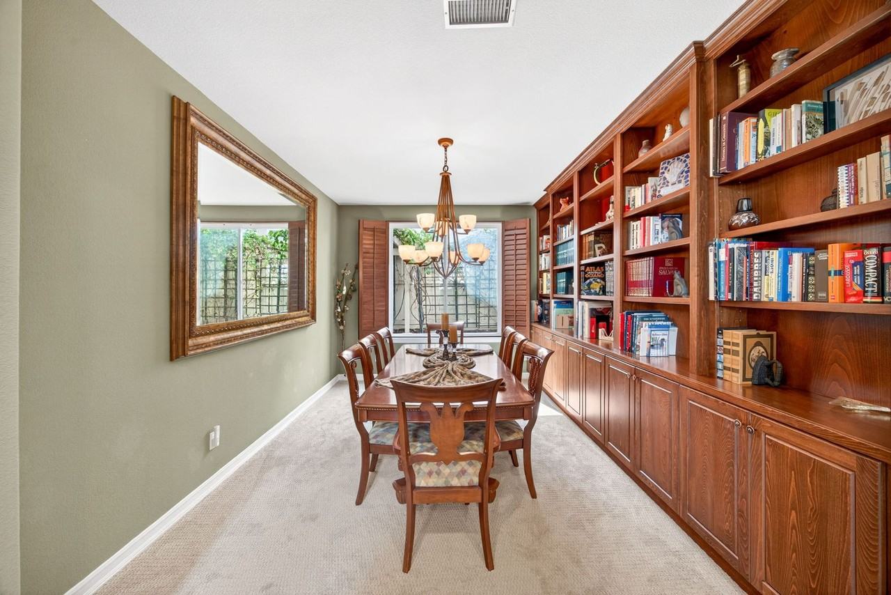 13720 Rosecroft Way - Photo 7 of 47