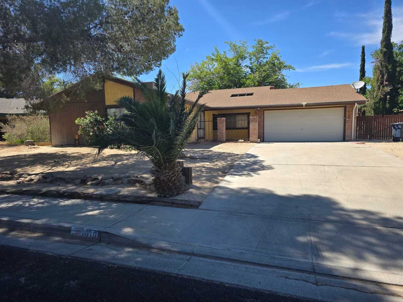 1019 Scott St - Photo 2 of 16