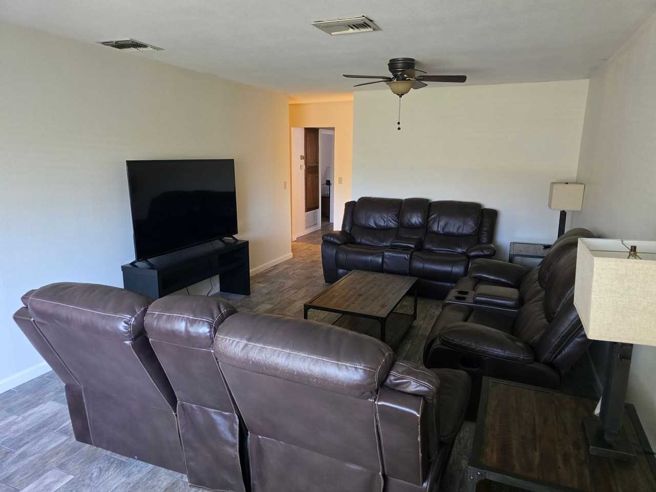 1019 Scott St - Photo 4 of 16
