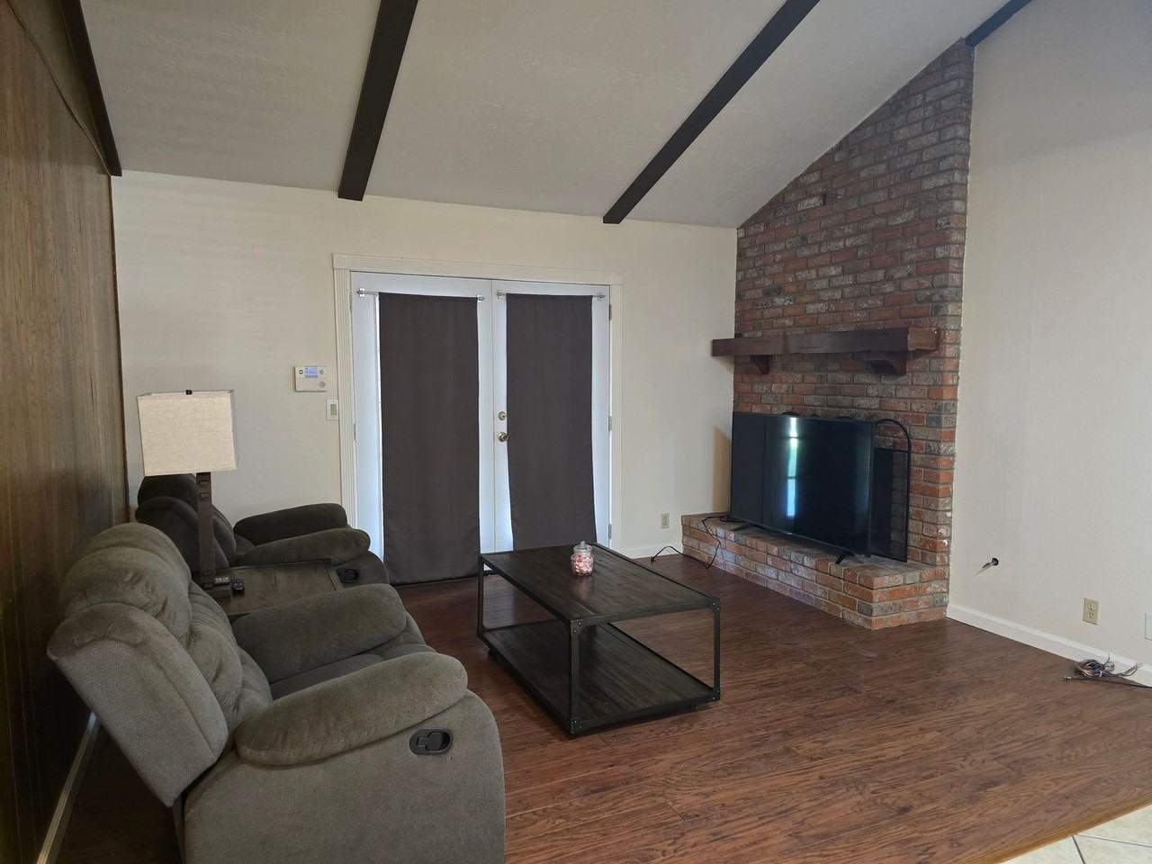 1019 Scott St - Photo 5 of 16