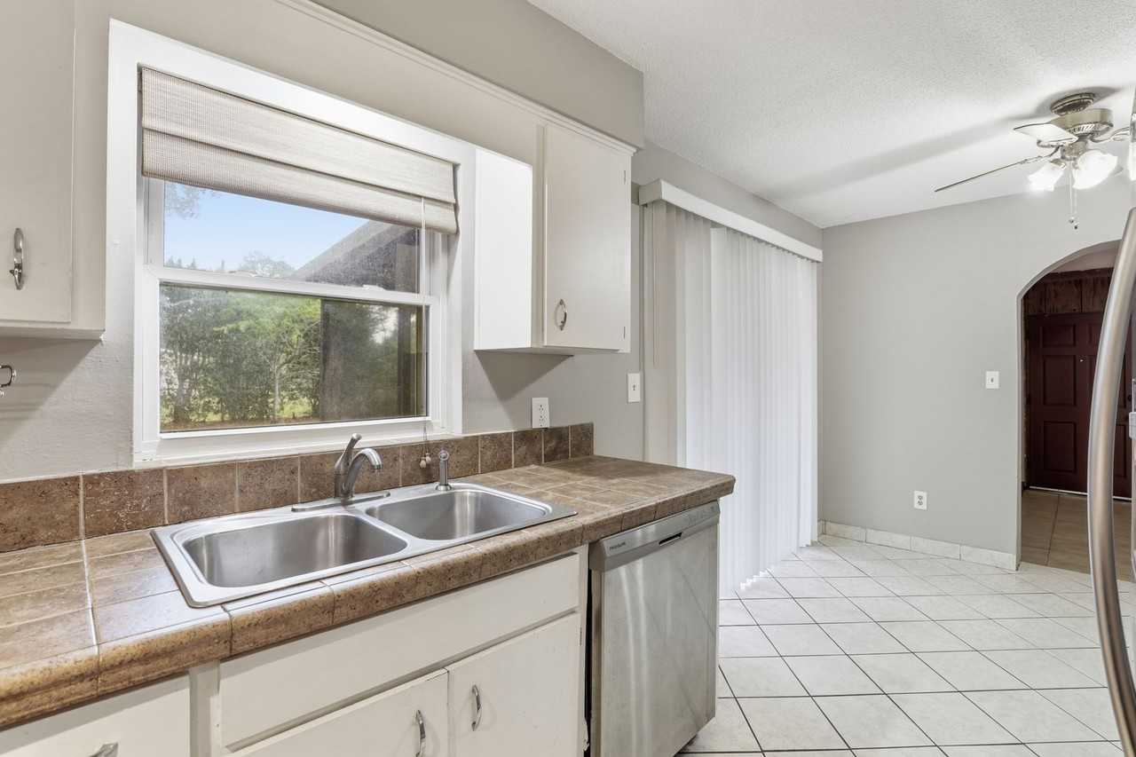 2659 Nw 57th Pl - Photo 7 of 33
