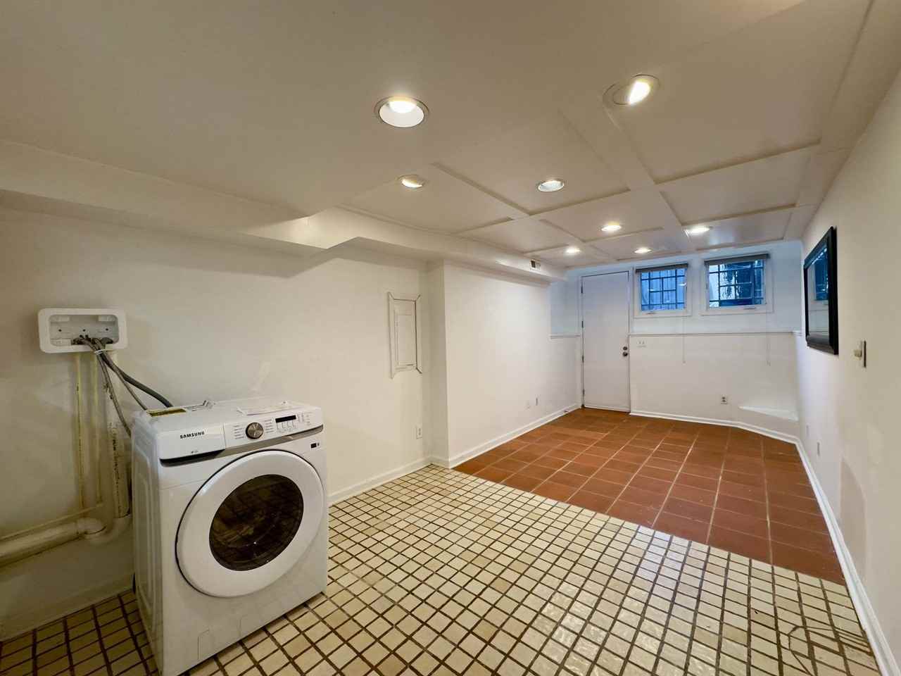 657 Dover St - Photo 7 of 17