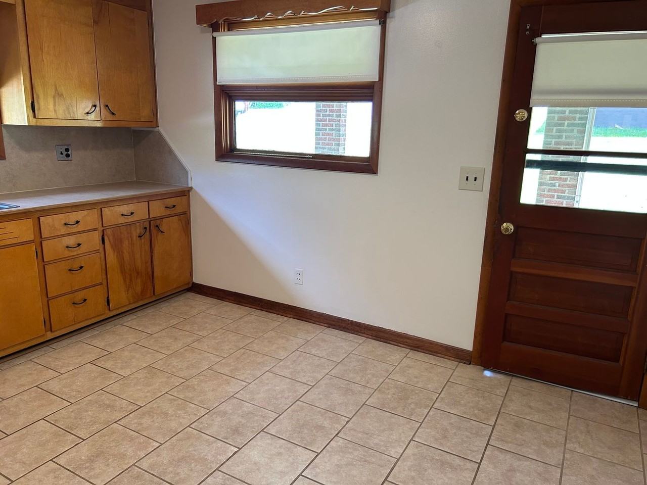 1355 Warpath Dr - Photo 6 of 10