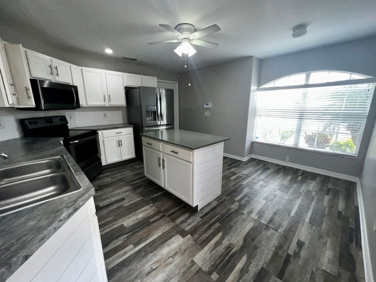 2620 Regency Oak Ln - Photo 3 of 44