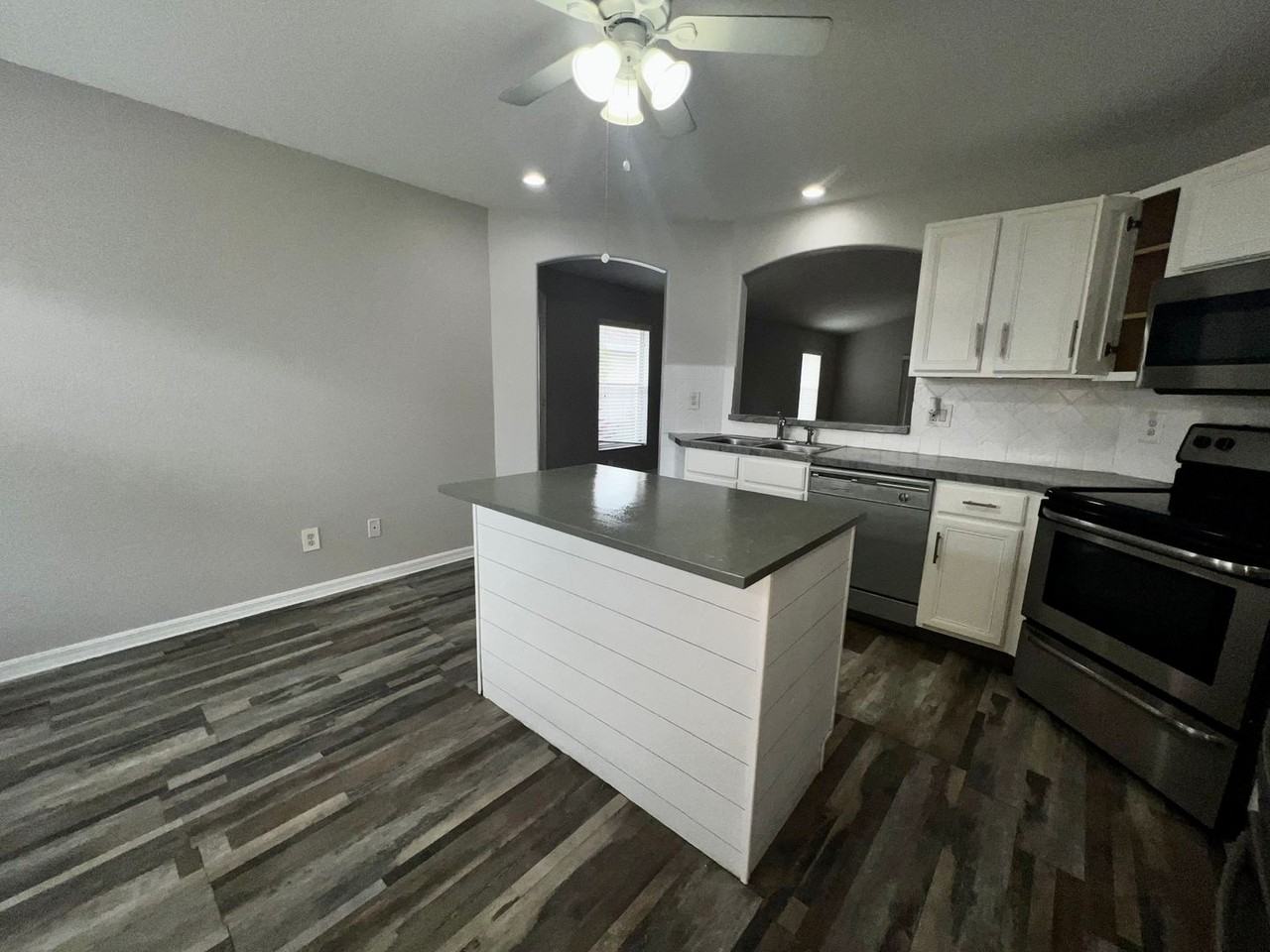 2620 Regency Oak Ln - Photo 5 of 44