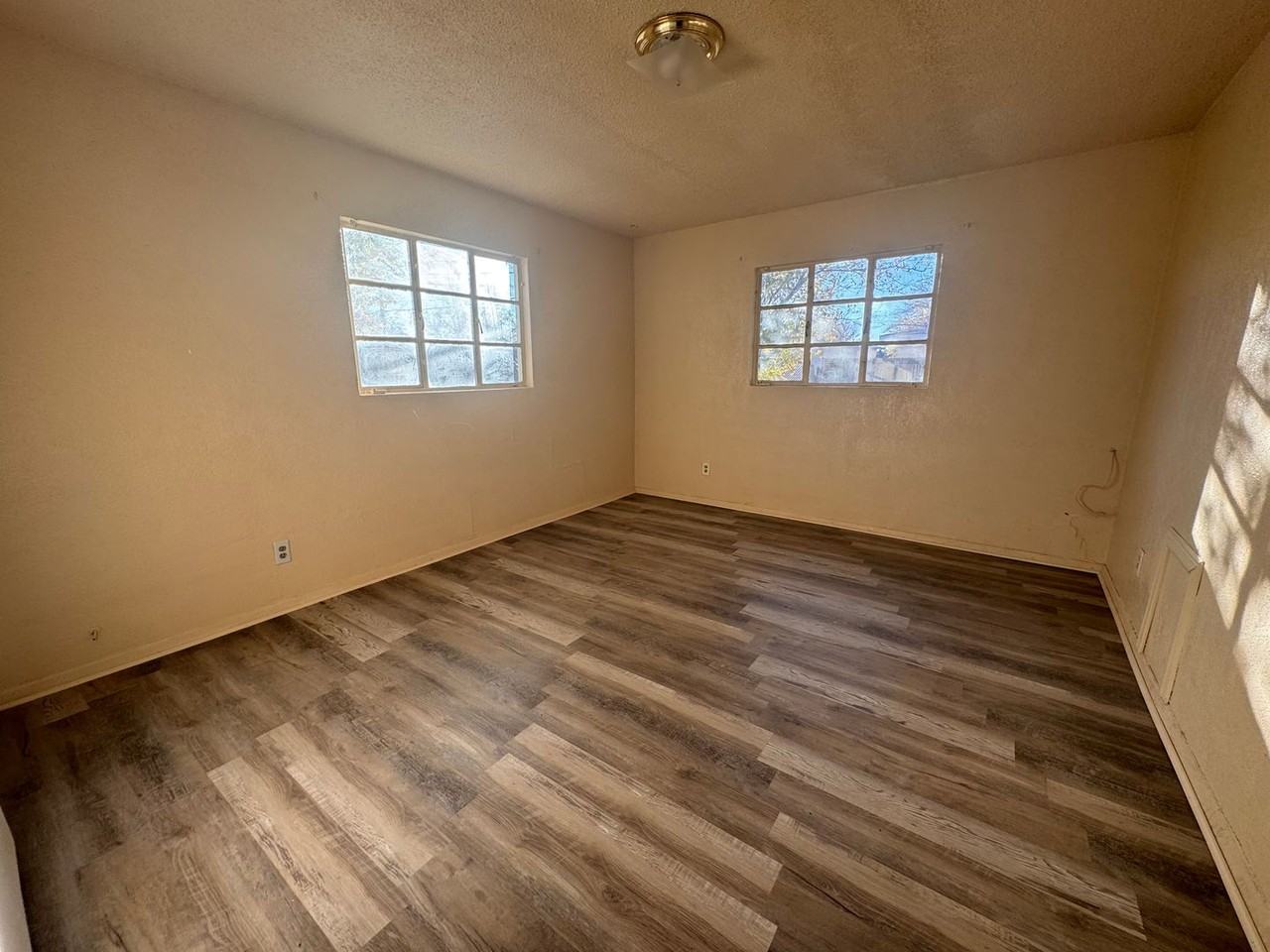 1204 S Missouri Ave - Photo 4 of 9