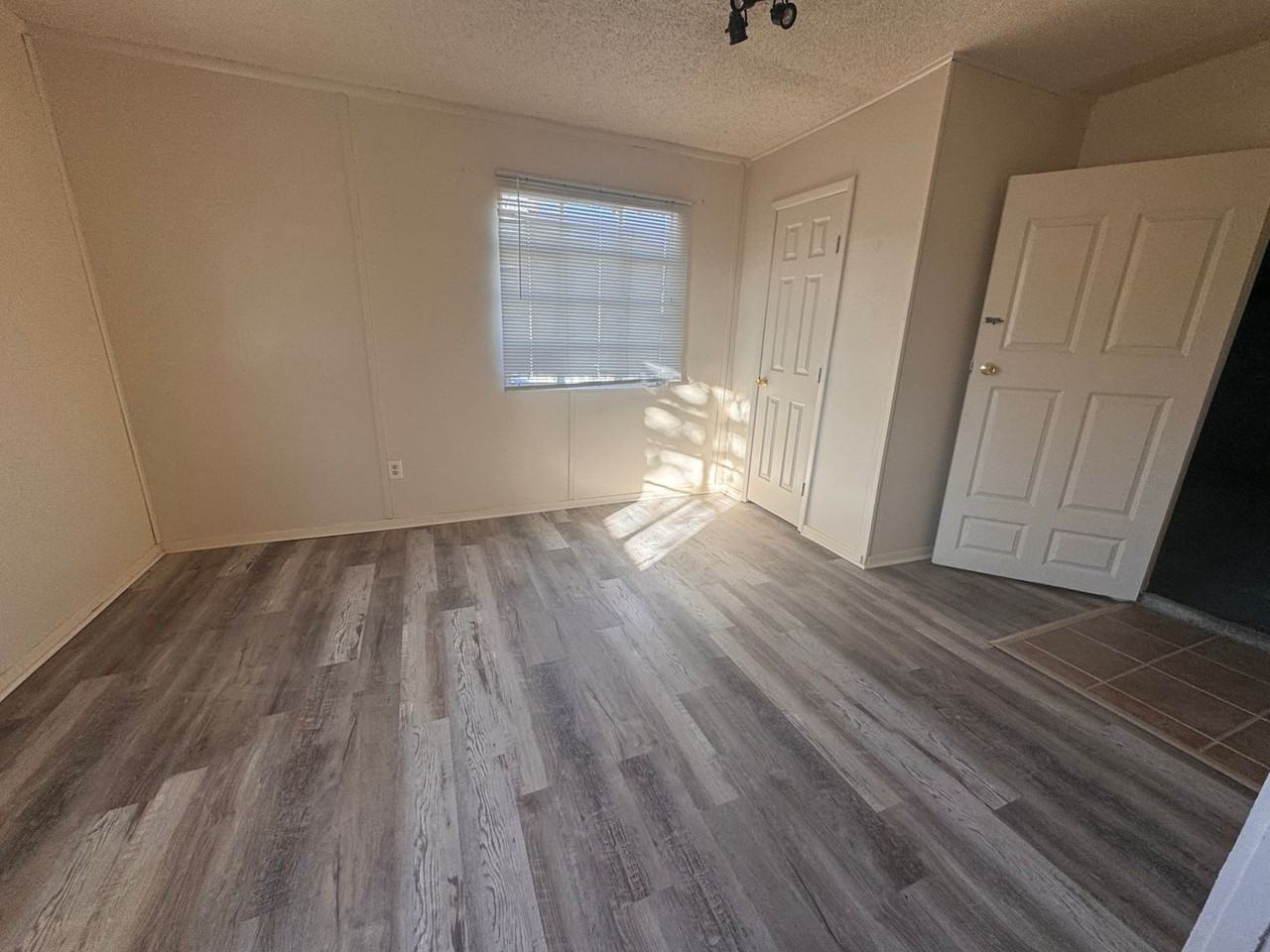 1204 S Missouri Ave - Photo 7 of 9