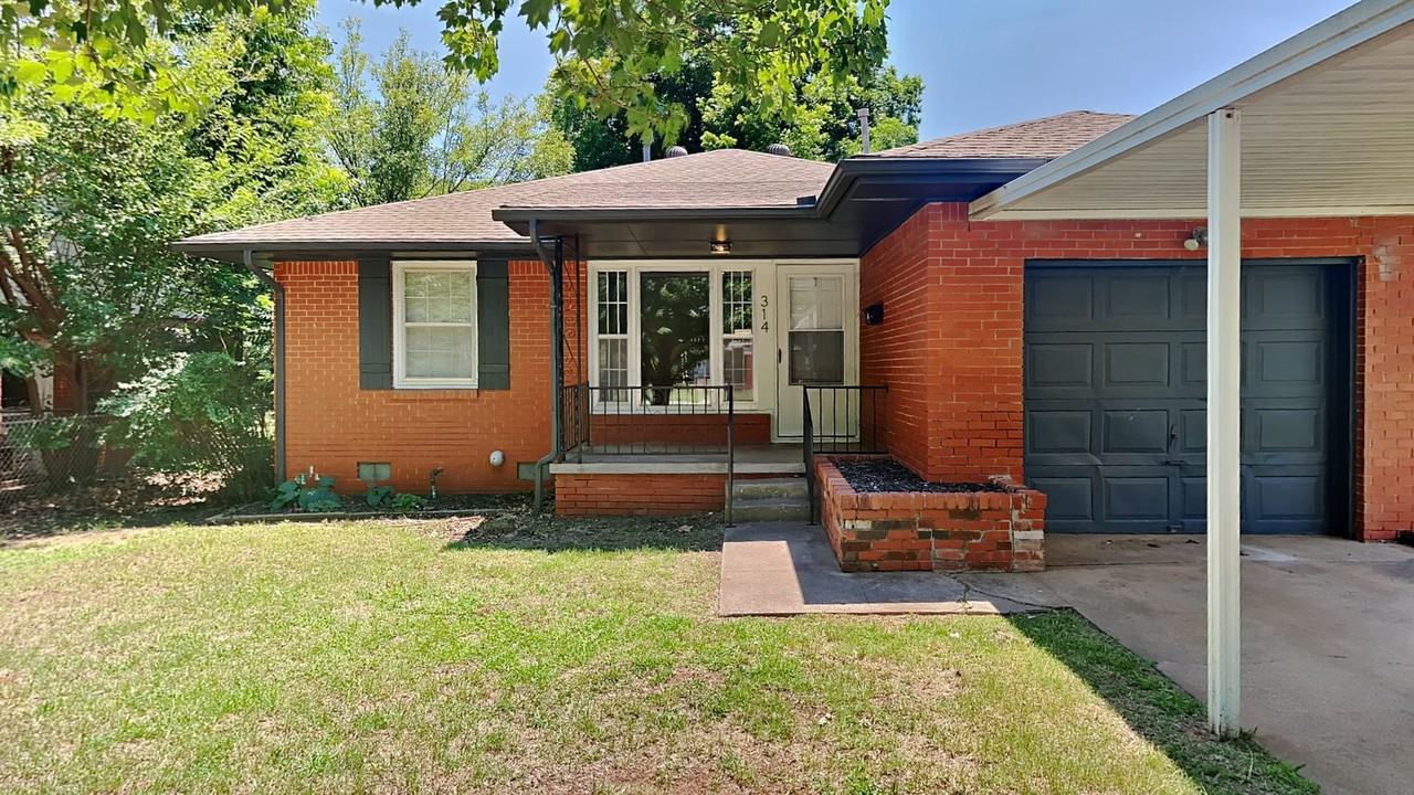 314 E Lincoln Ave - Photo 3 of 17
