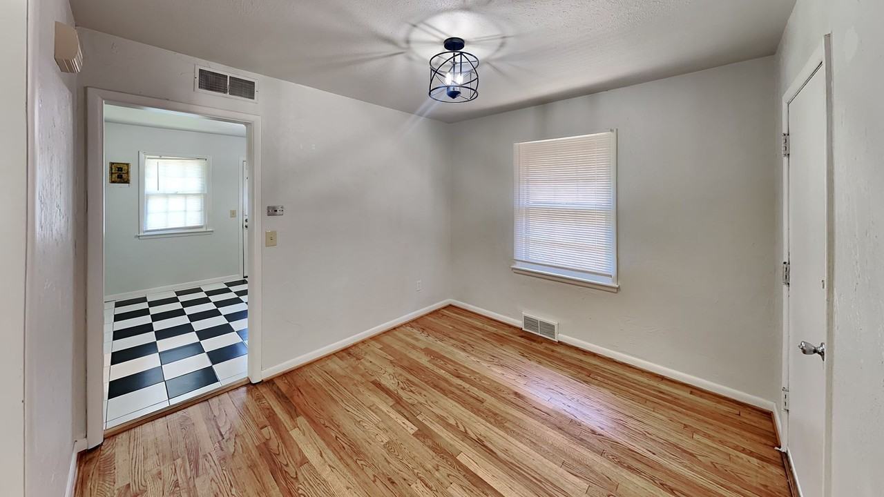 314 E Lincoln Ave - Photo 7 of 17