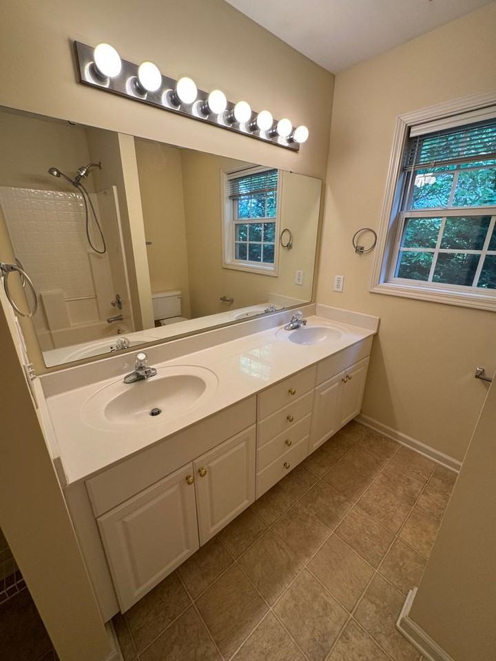 1216 14th St Ne - Photo 4 of 7