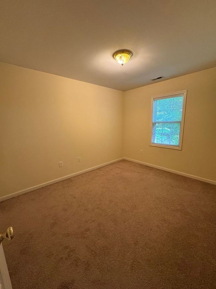 1216 14th St Ne - Photo 5 of 7