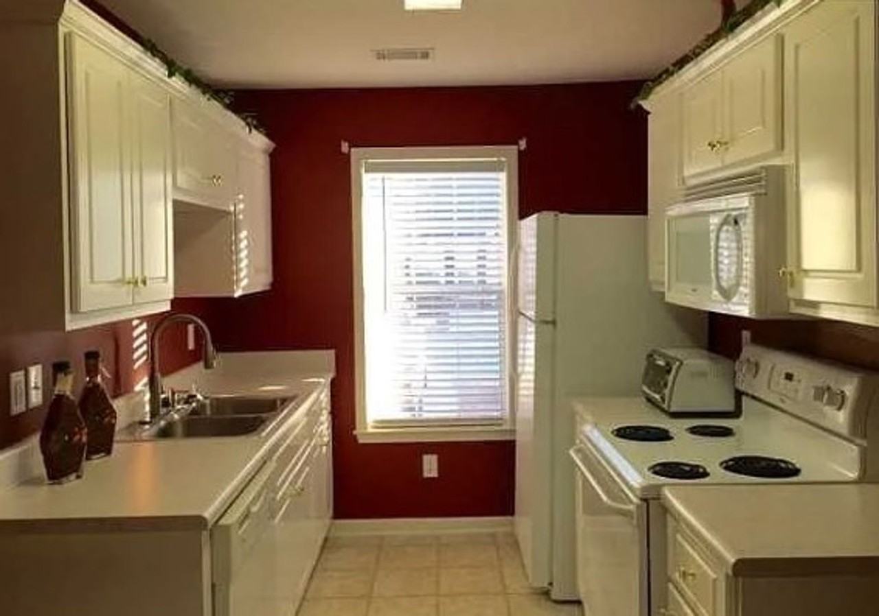 333 Elders Pond Cir - Photo 3 of 5