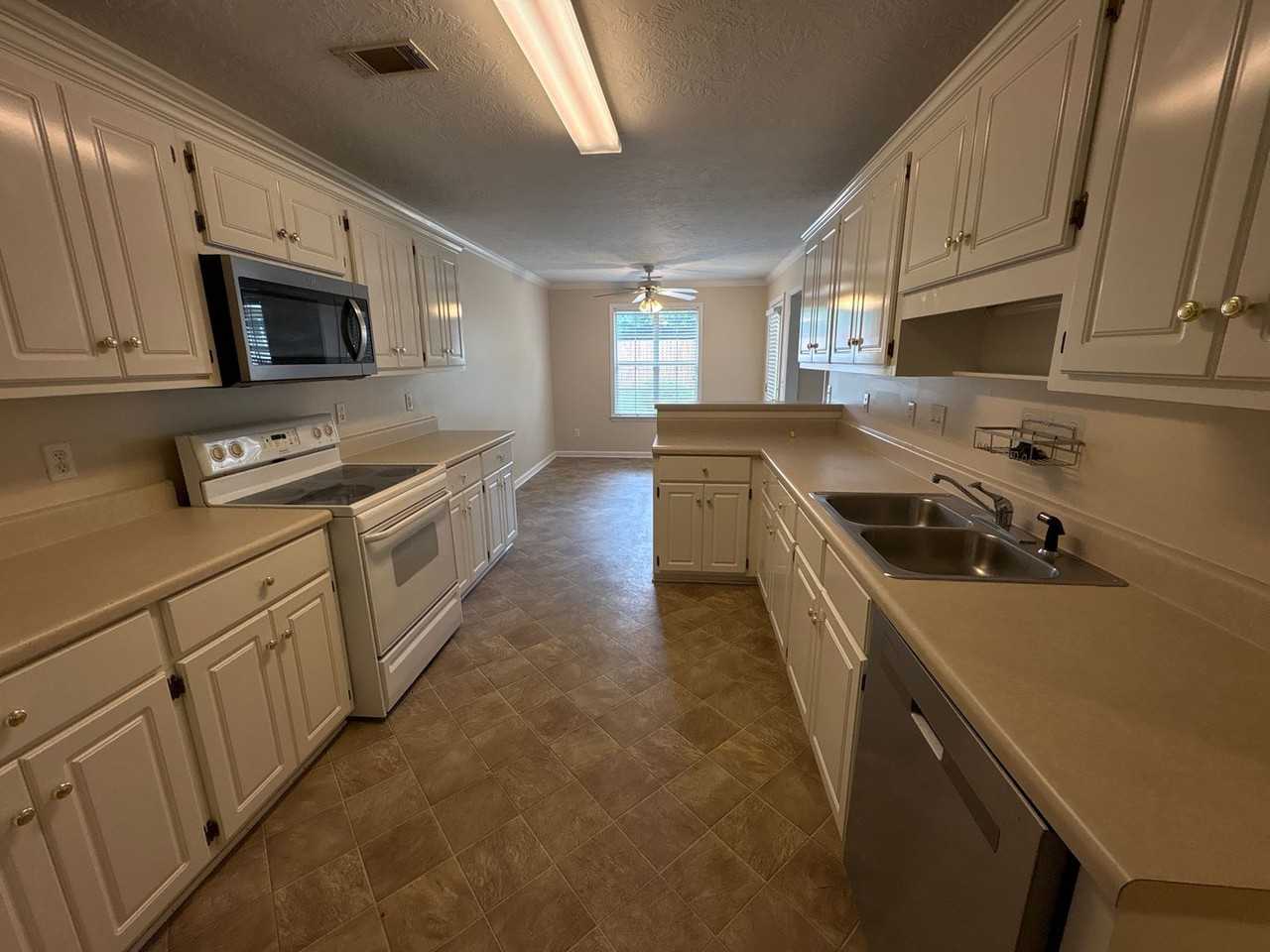 217 Village Pkwy - Photo 5 of 14
