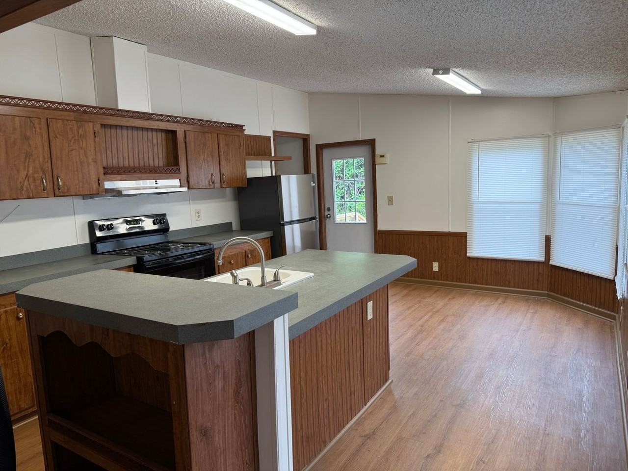 3 Leslie Cir - Photo 2 of 5