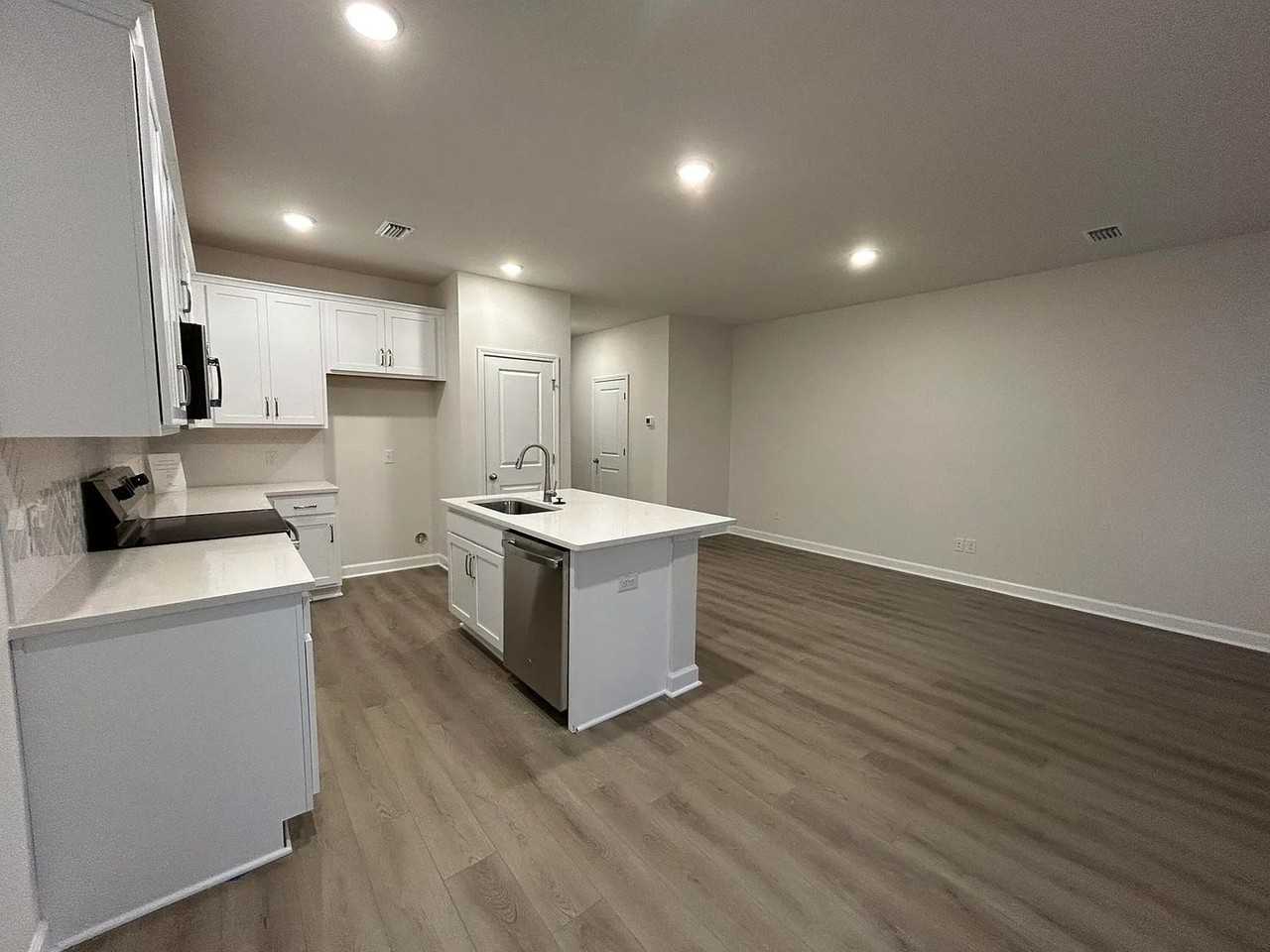 451 Martins Creek Blvd - Photo 4 of 22