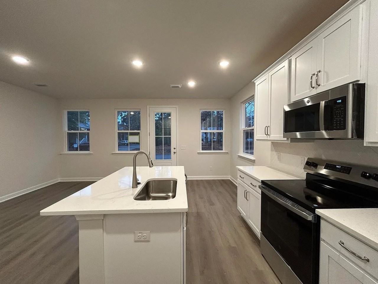 451 Martins Creek Blvd - Photo 7 of 22