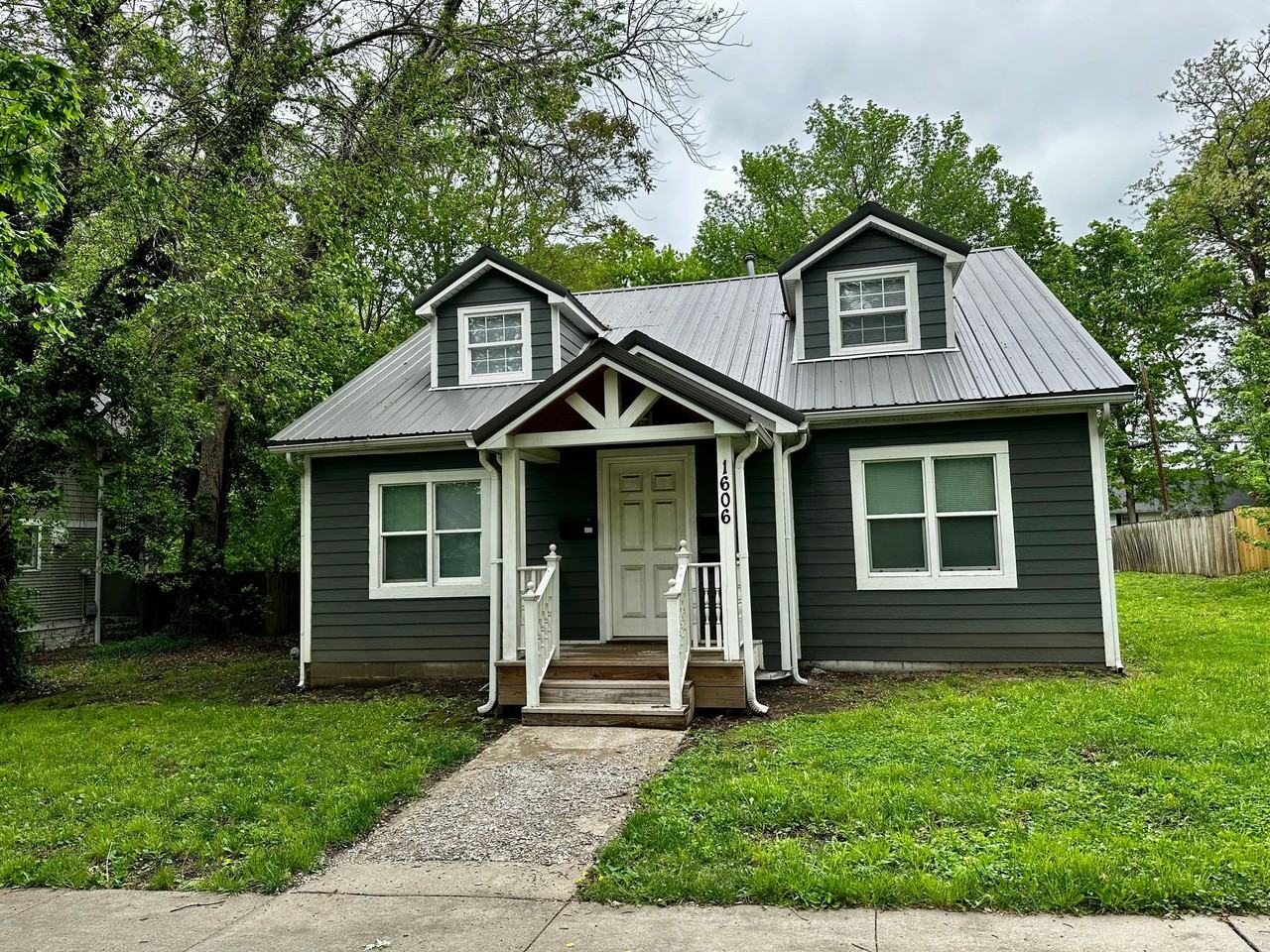 1606 W Broadway Blvd - Photo 2 of 6