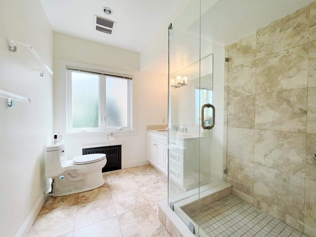 1561 Wesbrook Crescent - Photo 4 of 8