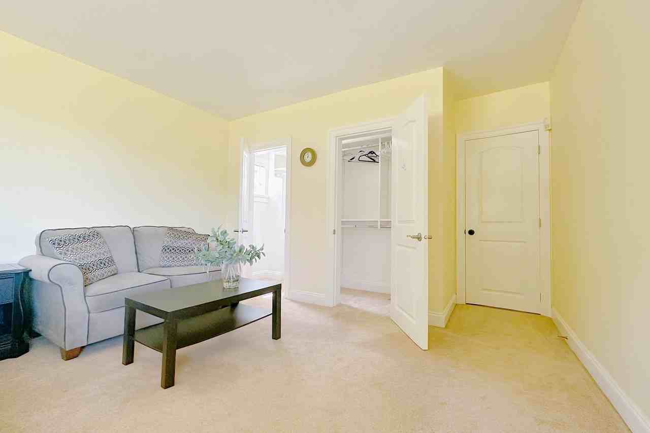 1561 Wesbrook Crescent - Photo 2 of 8