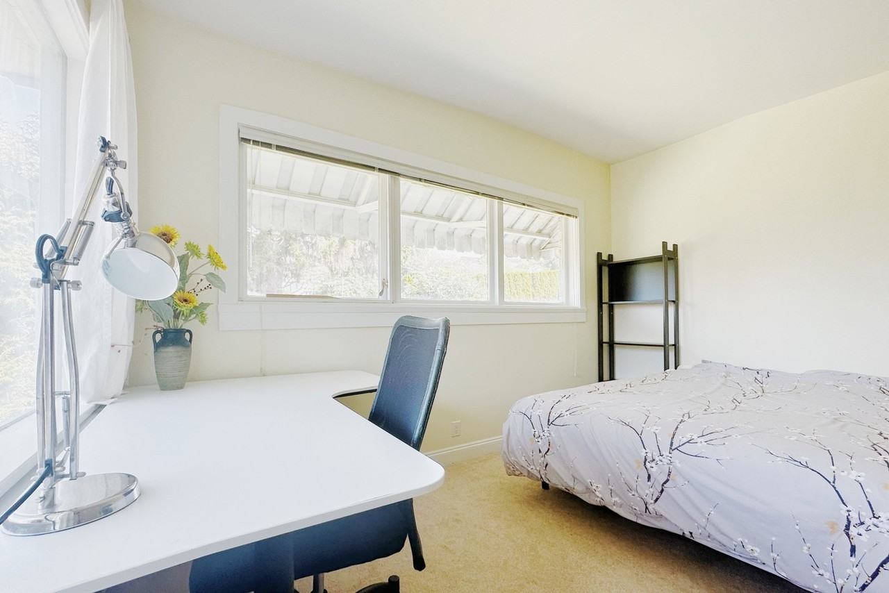 1561 Wesbrook Crescent - Photo 3 of 8