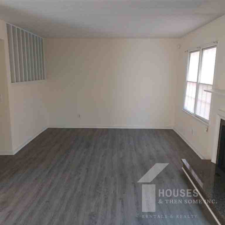 55 Summercreek Dr - Photo 3 of 20