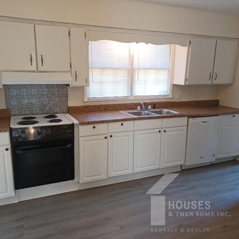 55 Summercreek Dr - Photo 4 of 20