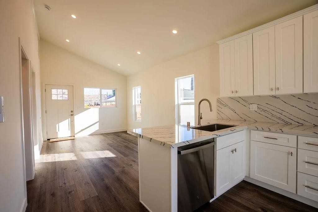 3259 Cole Ave - Photo 2 of 15
