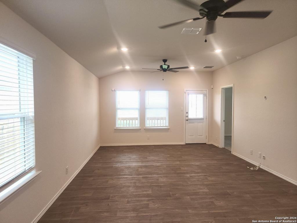 405 Middle Green Loop - Photo 3 of 10