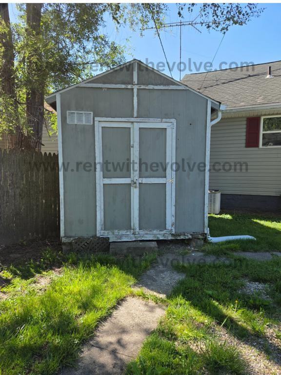 1708 W 11th St - Photo 2 of 14