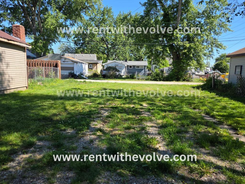 1708 W 11th St - Photo 3 of 14