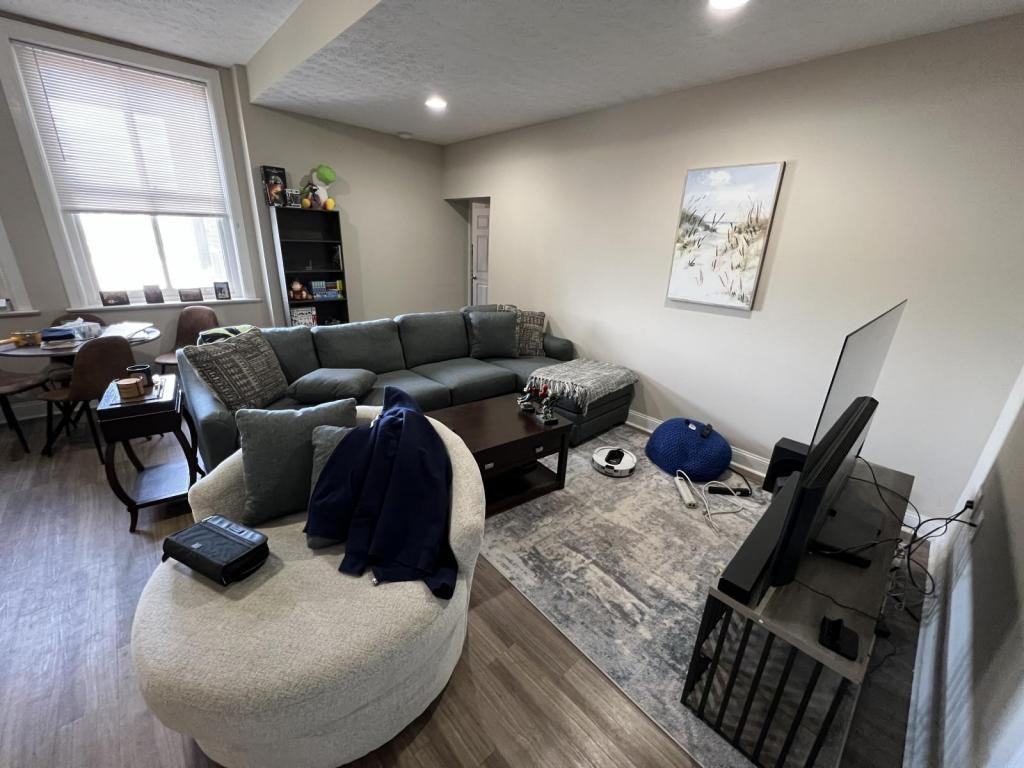 910 4th Ave - Photo 2 of 7