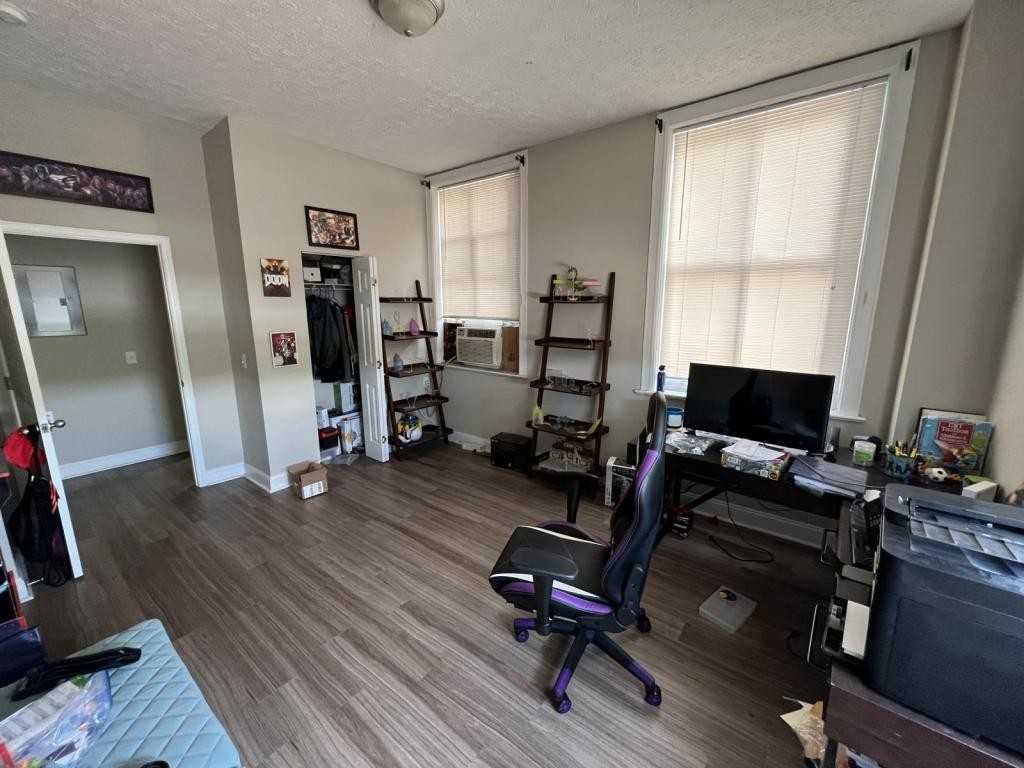 910 4th Ave - Photo 5 of 7