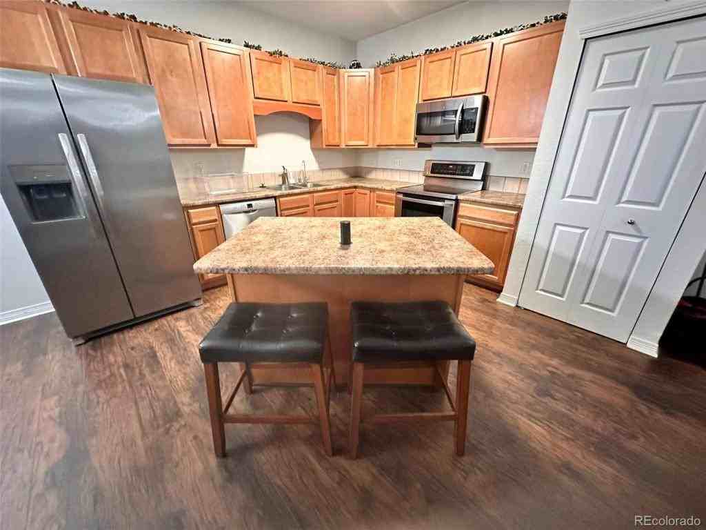 7292 S Blackhawk St - Photo 3 of 17