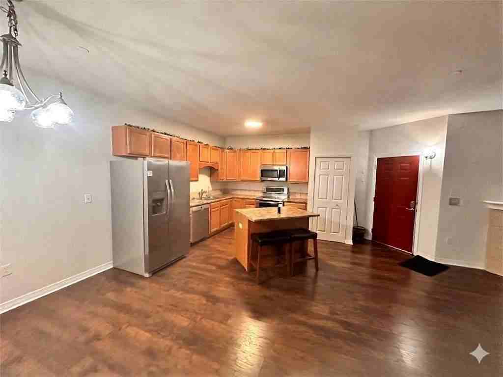 7292 S Blackhawk St - Photo 4 of 17