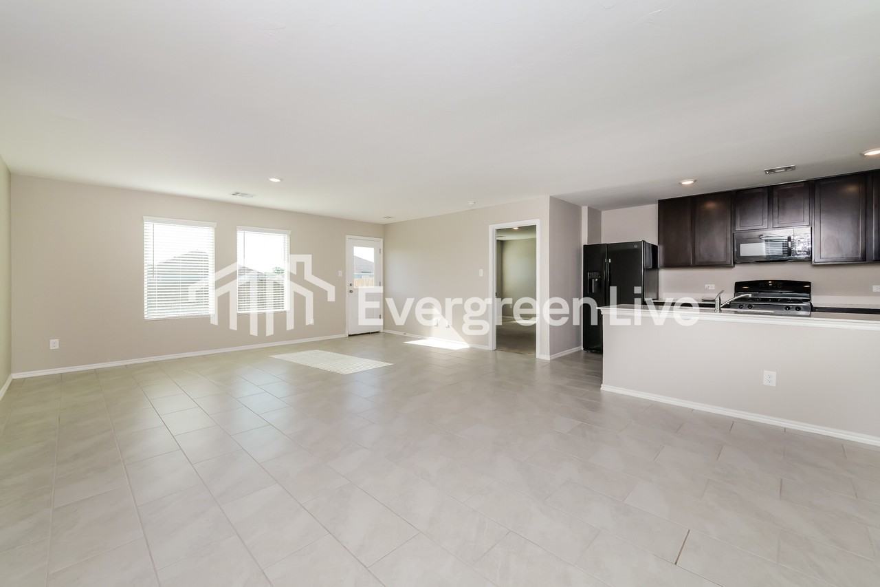 2200 Bleeker St - Photo 2 of 13