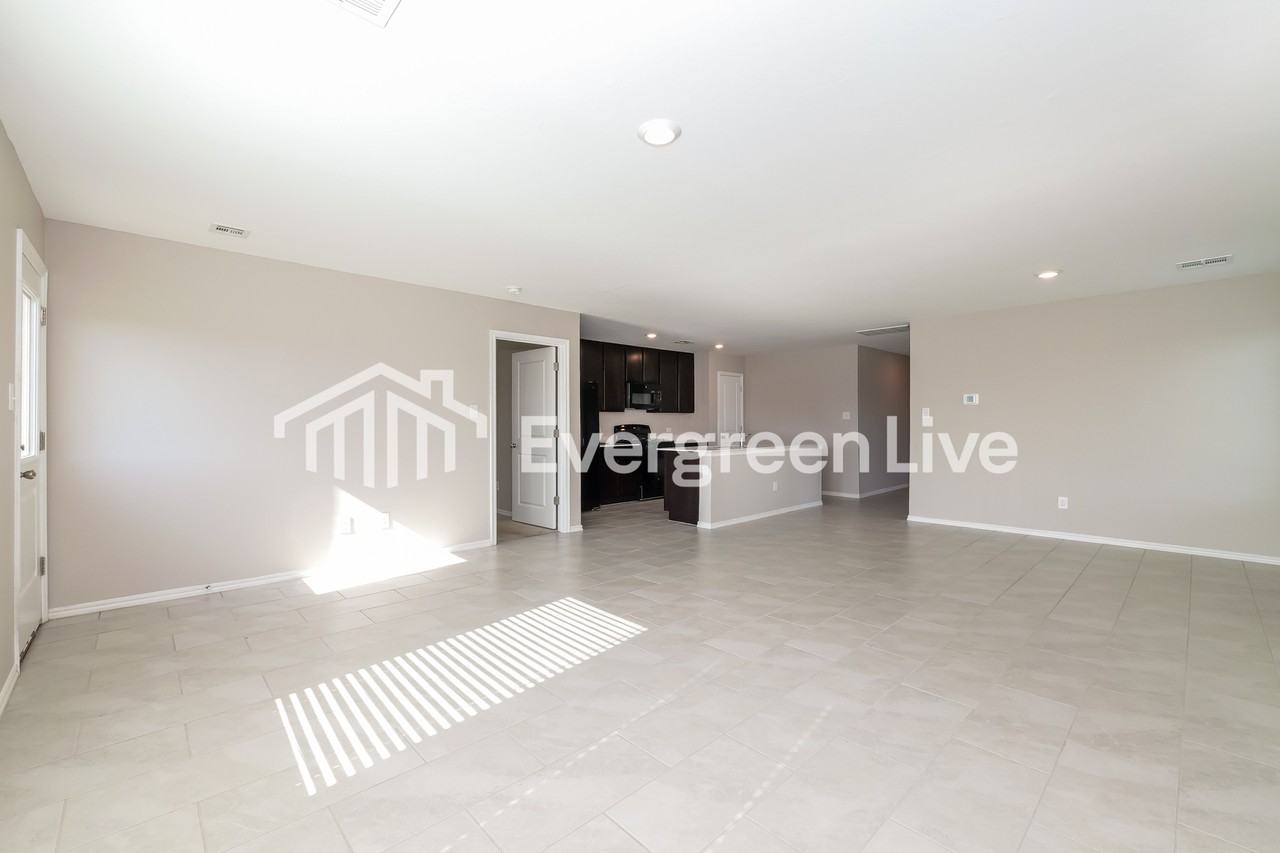 2200 Bleeker St - Photo 3 of 13