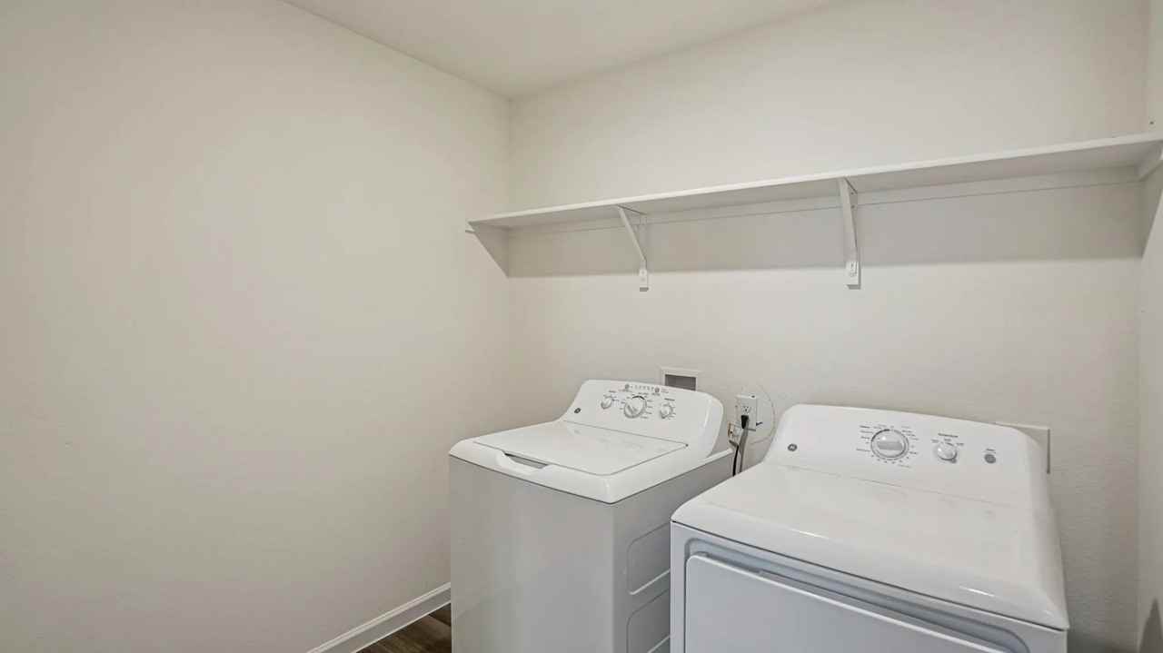 400 Portsmouth Dr - Photo 5 of 26