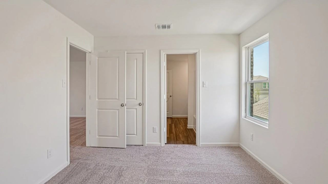 400 Portsmouth Dr - Photo 6 of 26